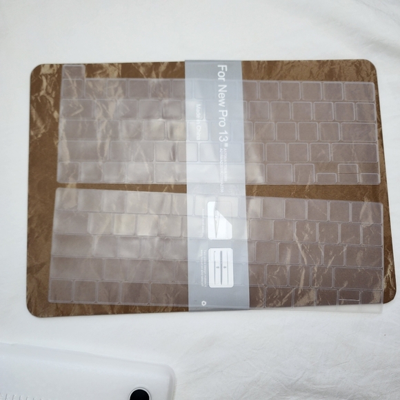 brown shell case For macbook Pro 13" - Picture 3 of 4